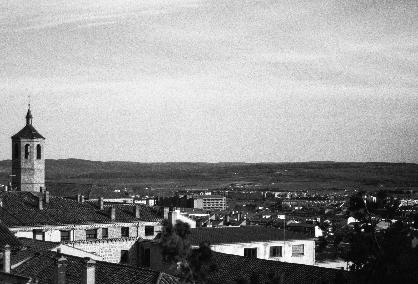  Panoramic view of the southern part of Ávila, dominated by the unmistakable bell tower of the Church of Santiago, in Ávila, Spain. (c) pmartinasi