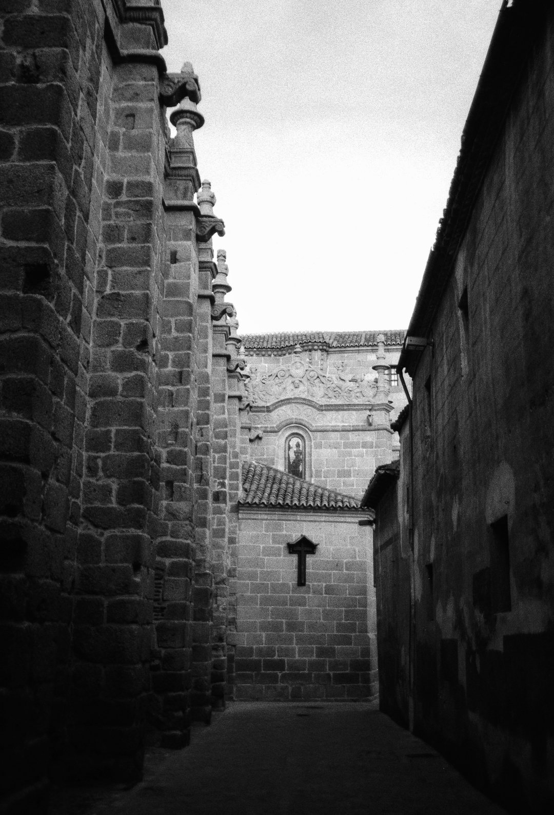  South wall of the Avila's Cathedal. Street of Life and Death, or Old Cross (c) pmartinasi