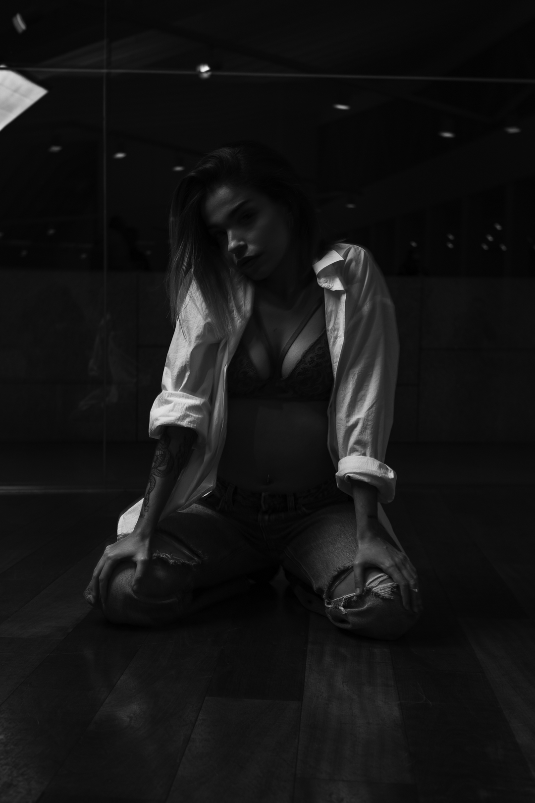 Mastering Light in Portraits: Photography Workshop with Julián Villar. Lienzo Norte, Avila. December 2024. Models: Laura JV [IG: laurrx_vq ] and Darling [IG: darling.ospina2 ] (c) pmartinasi