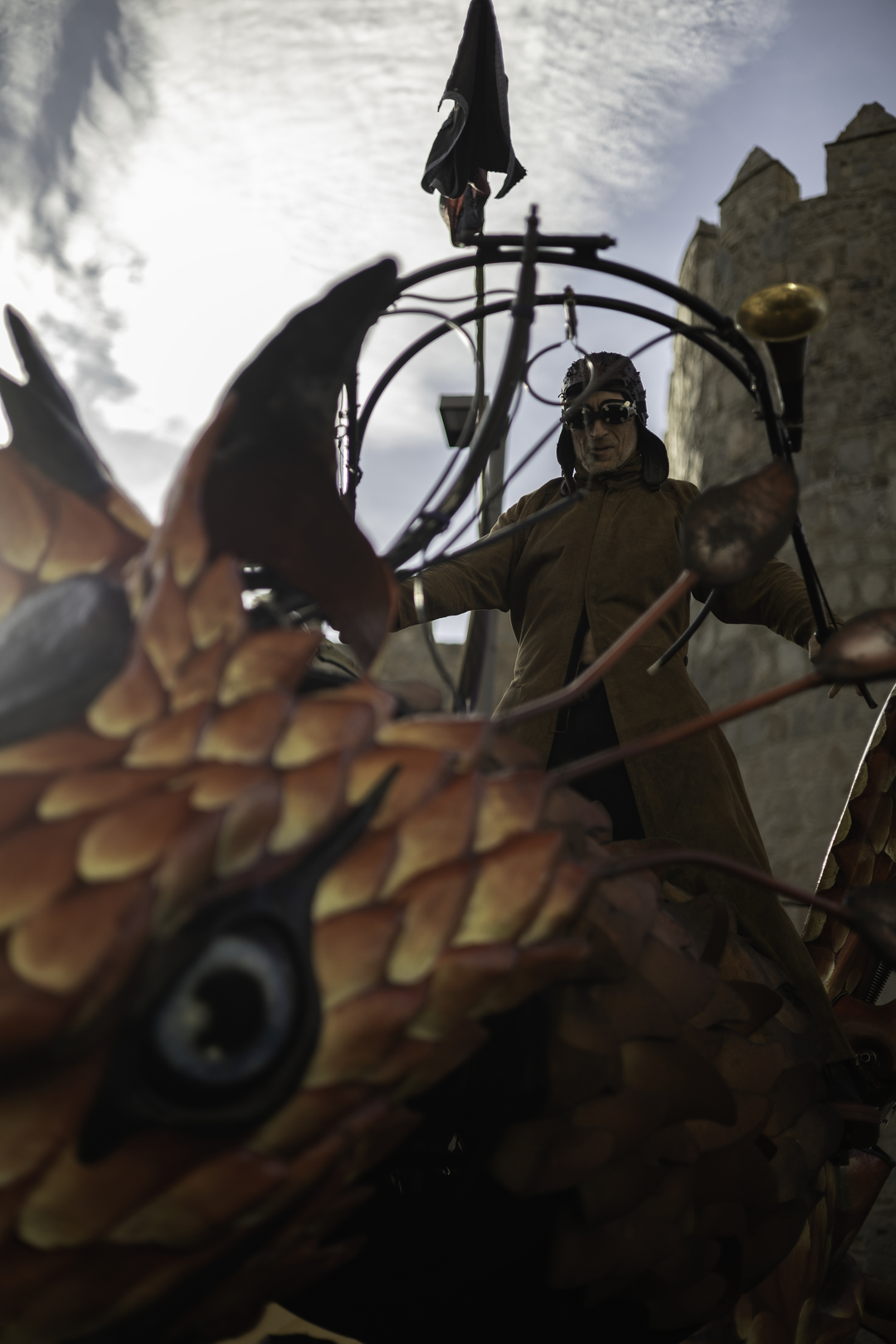  Le Phoënix. Articulated puppet. San Segundo Street. Medieval Market and Fair at Avila, Spain. September 2025. (c) pmartinasi