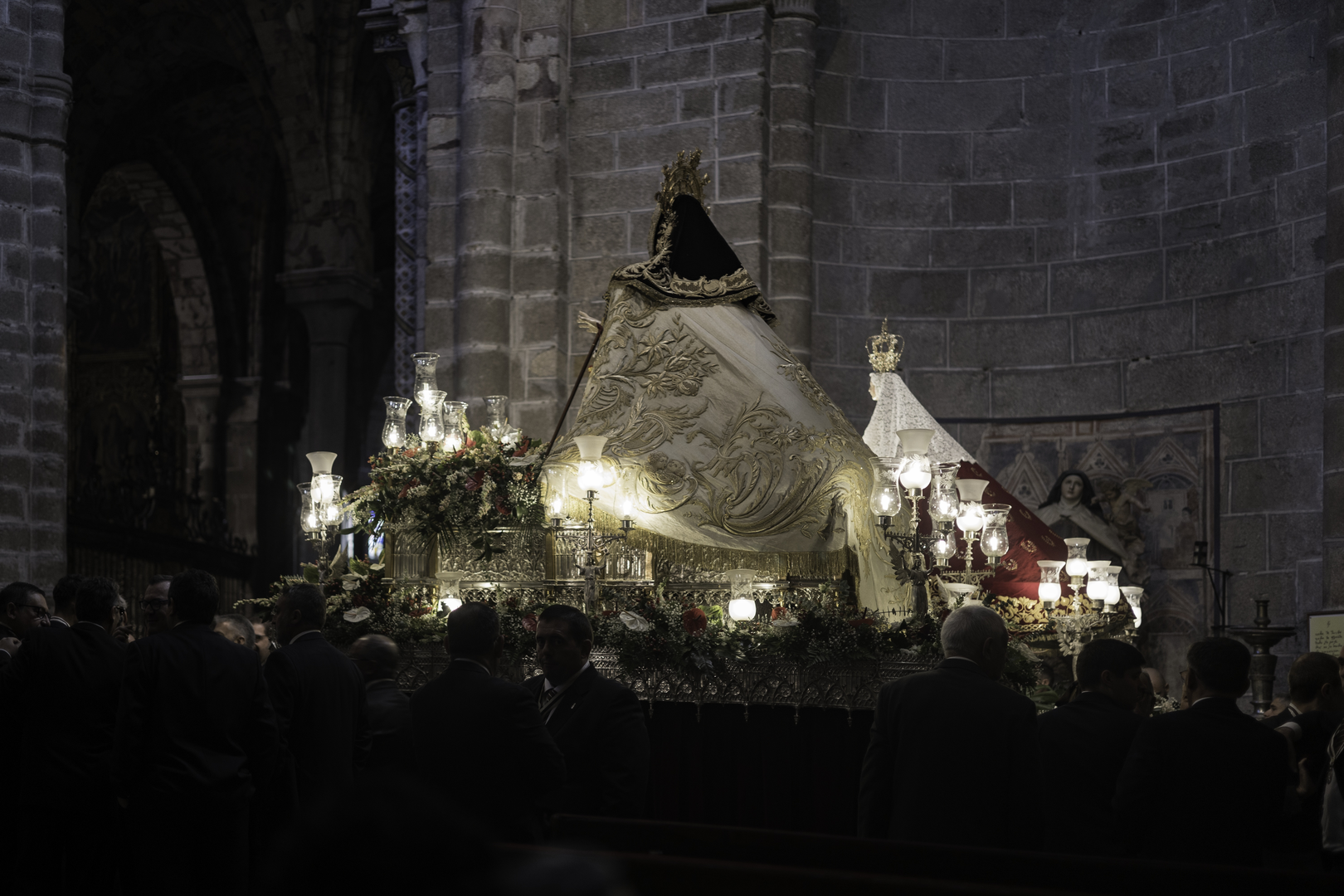  A solemn religious procession in honour of Saint Teresa of Ávila, held in the historic city of Ávila, Spain. Devotees gather both inside the church and through the old town streets to pay tribute to the revered saint. October 2025. (c) pmartinasi
