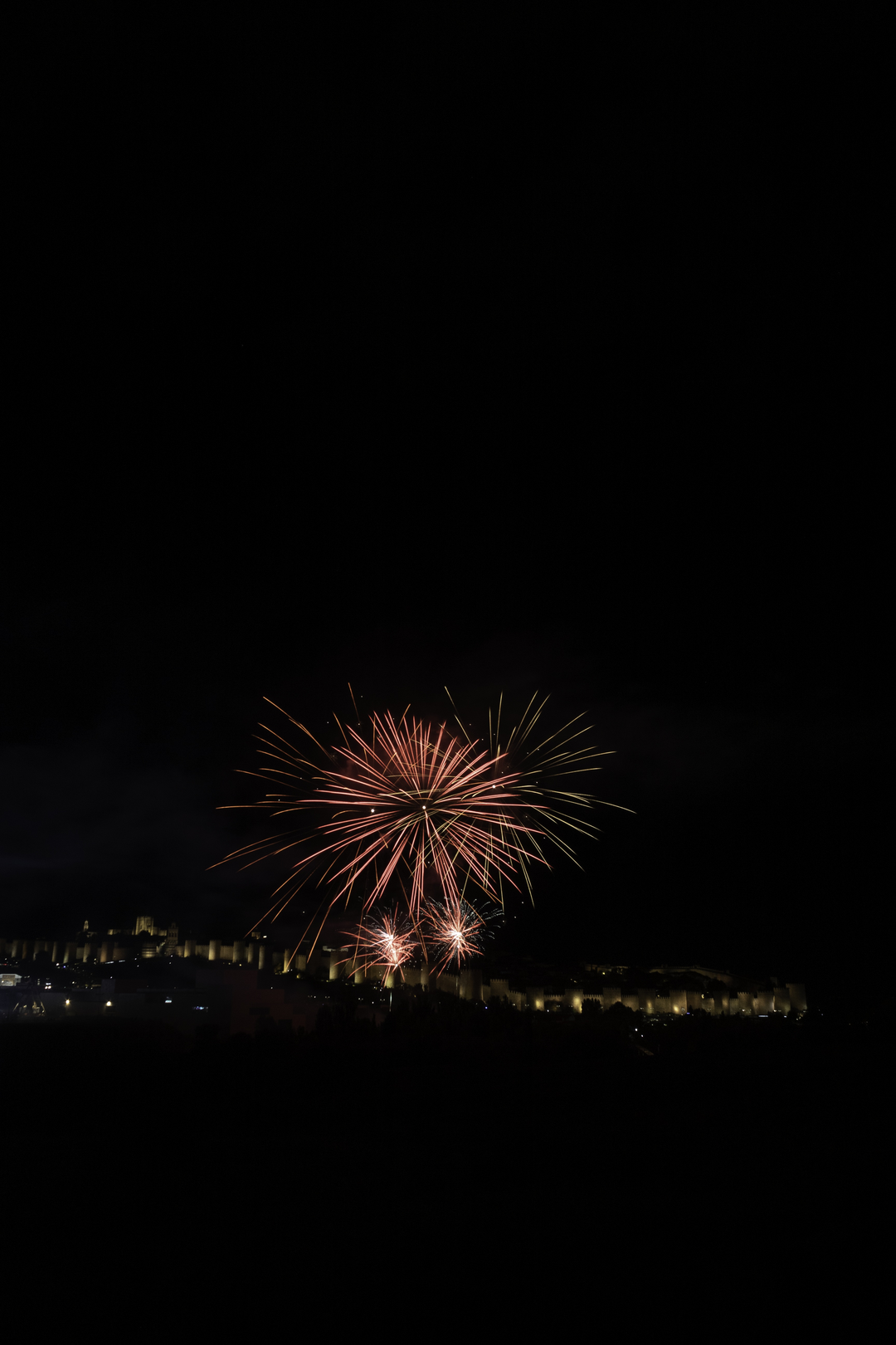  Fireworks in honour to Saint Theresa in front of the northen wall of the rampart at Avila, Spain (october 2025) (c) pmartinasi