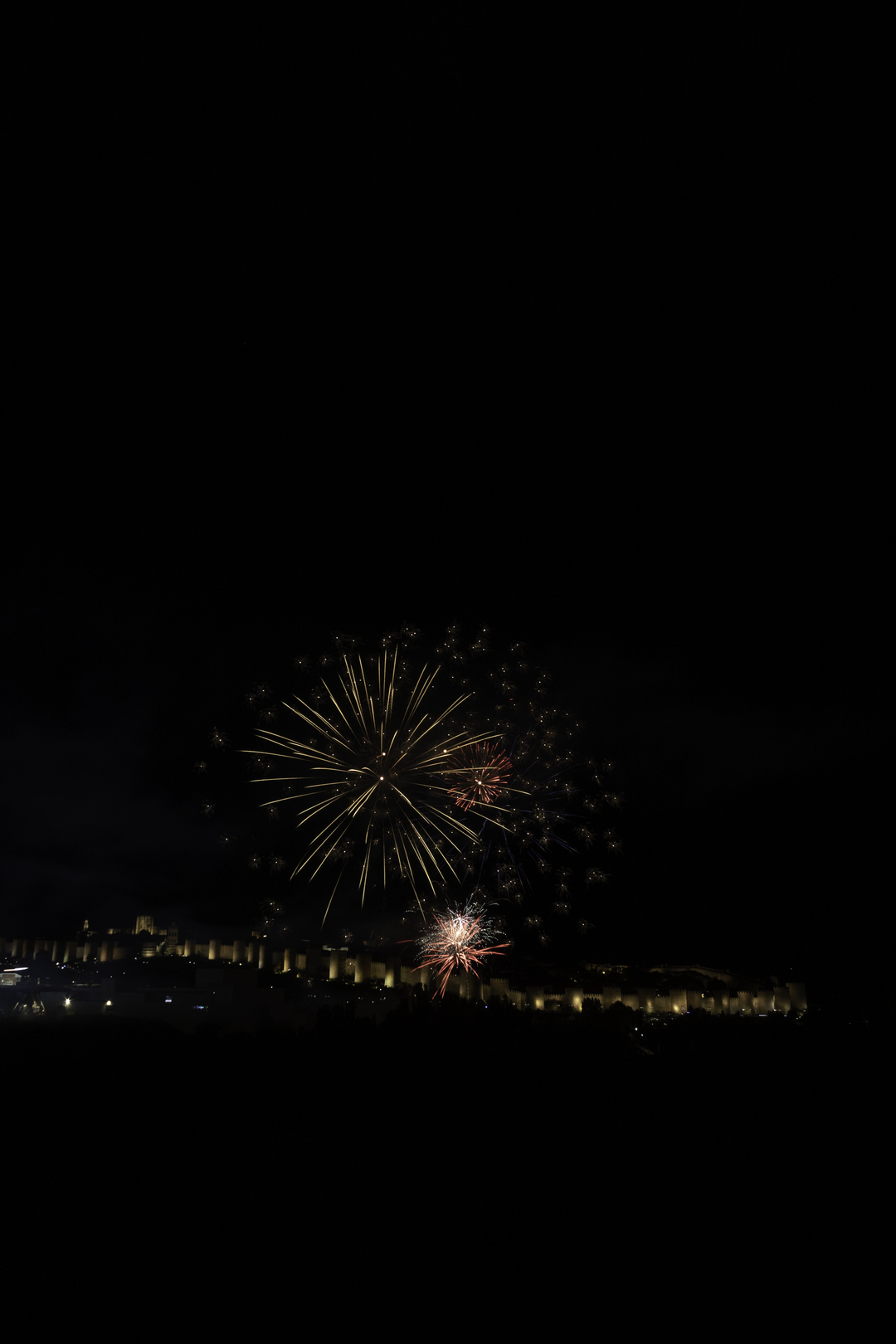 Fireworks in honour to Saint Theresa in front of the northen wall of the rampart at Avila, Spain (october 2025) (c) pmartinasi