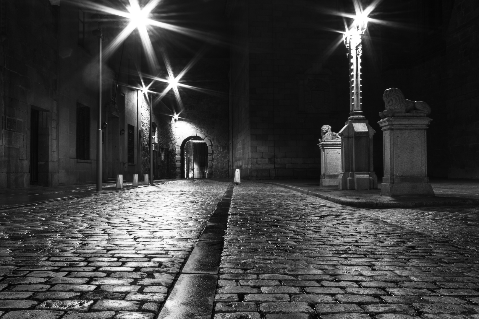 Cathedral square at Avila (c) pmartinasi