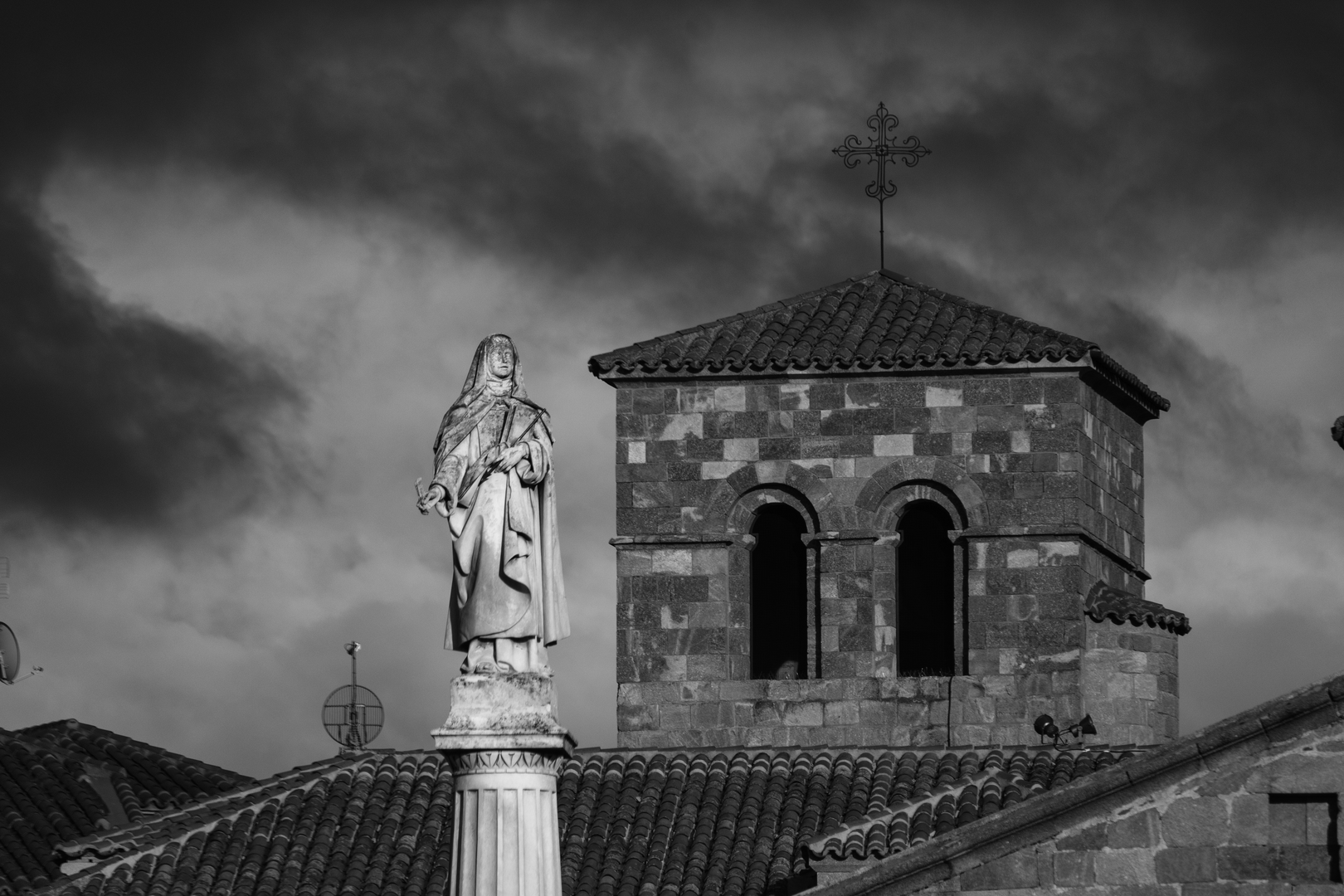 Church of Saint Peter bell tower at Avila (c) pmartinasi