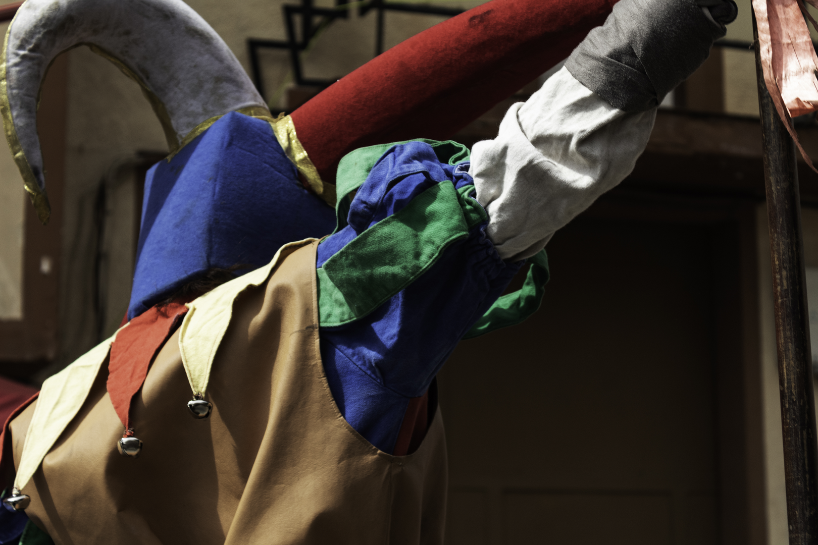 Juggler [ from @human_no_limits ] doing his performance at the medieval market and fair in Oropesa, Toledo, Spain. (c) pmartinasi