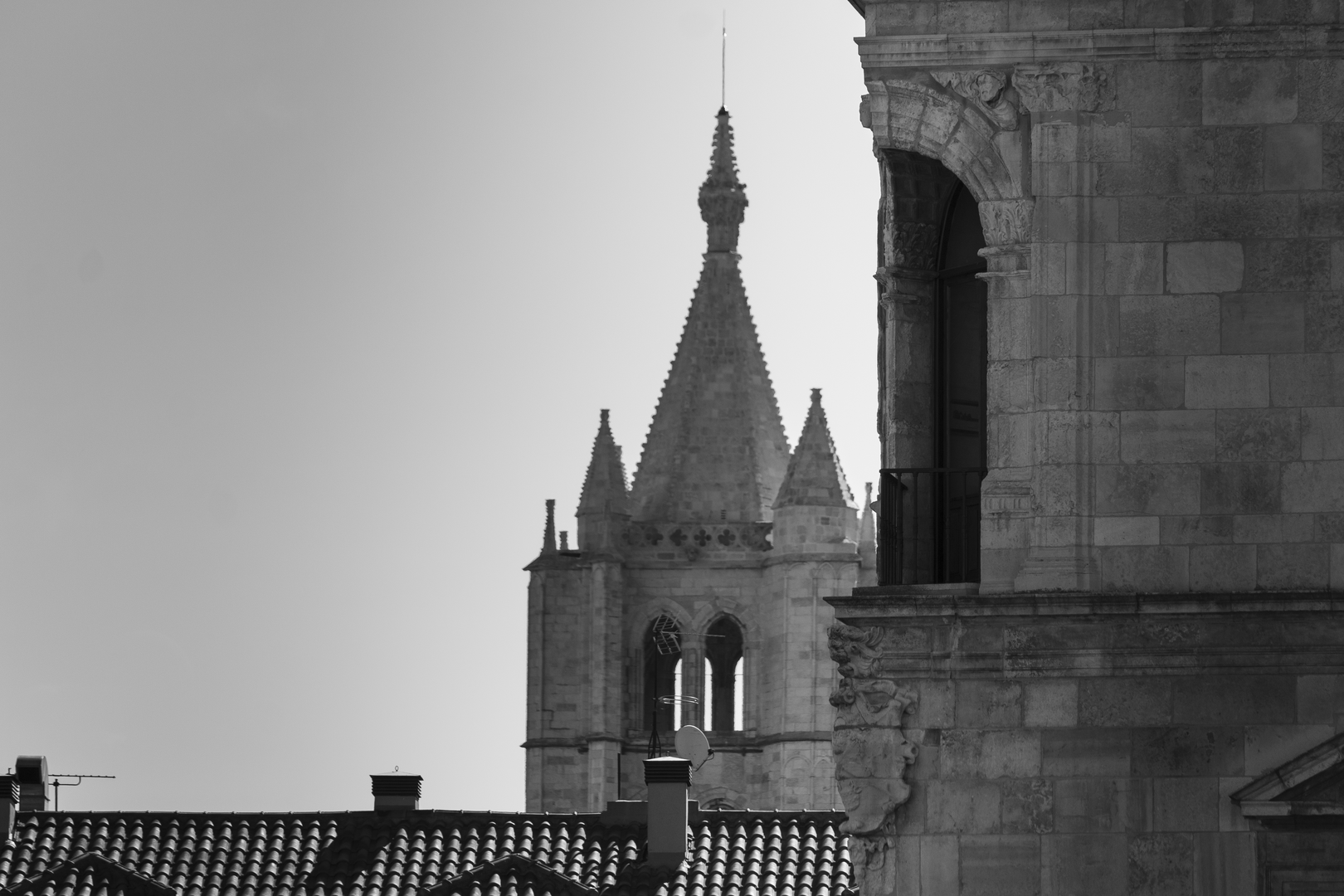 Bell tower of the Cathedral at Leon, Spain (c) pmartinasi