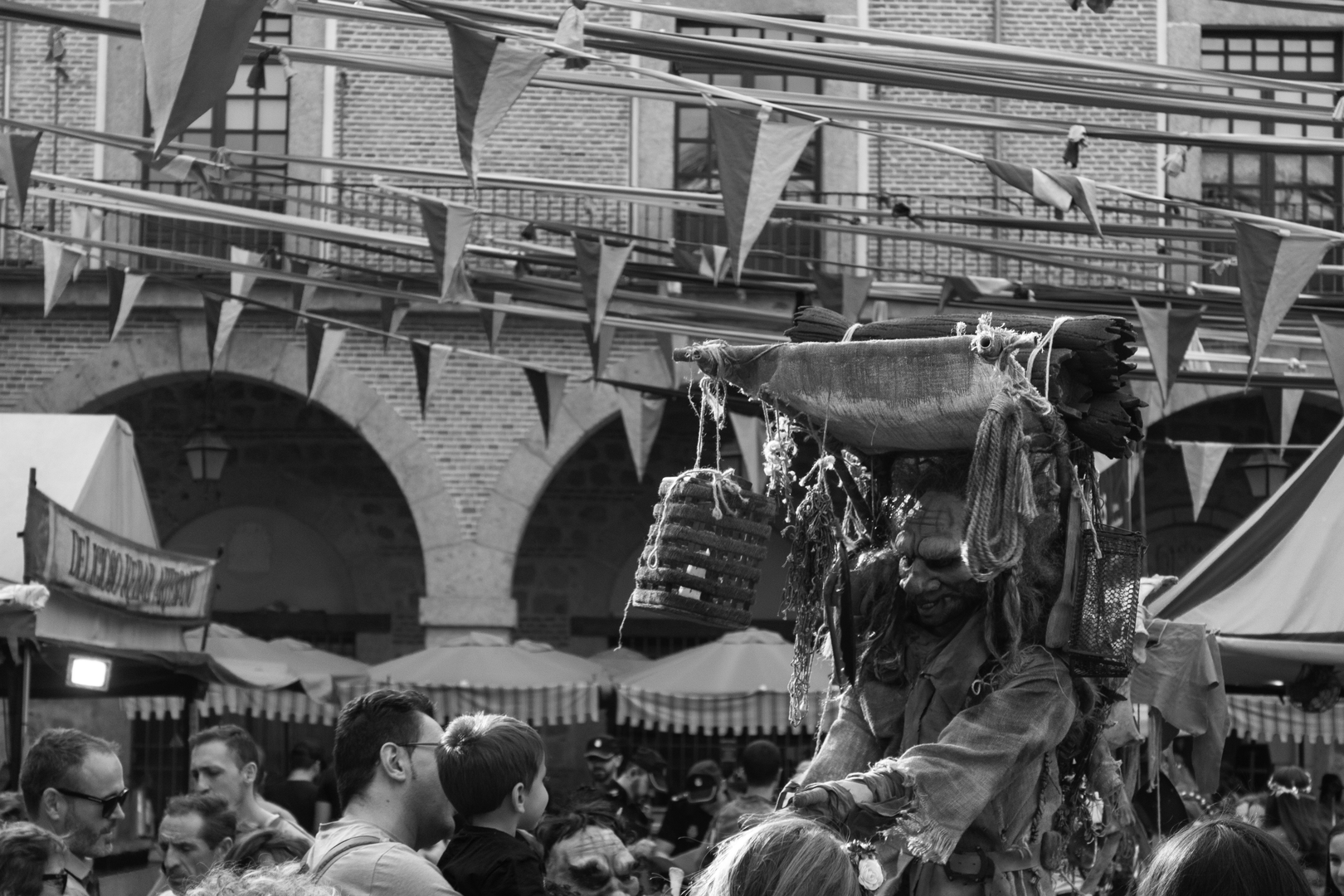 Mood at the medieval market and fair of Avila (2022) (c) pmartinasi