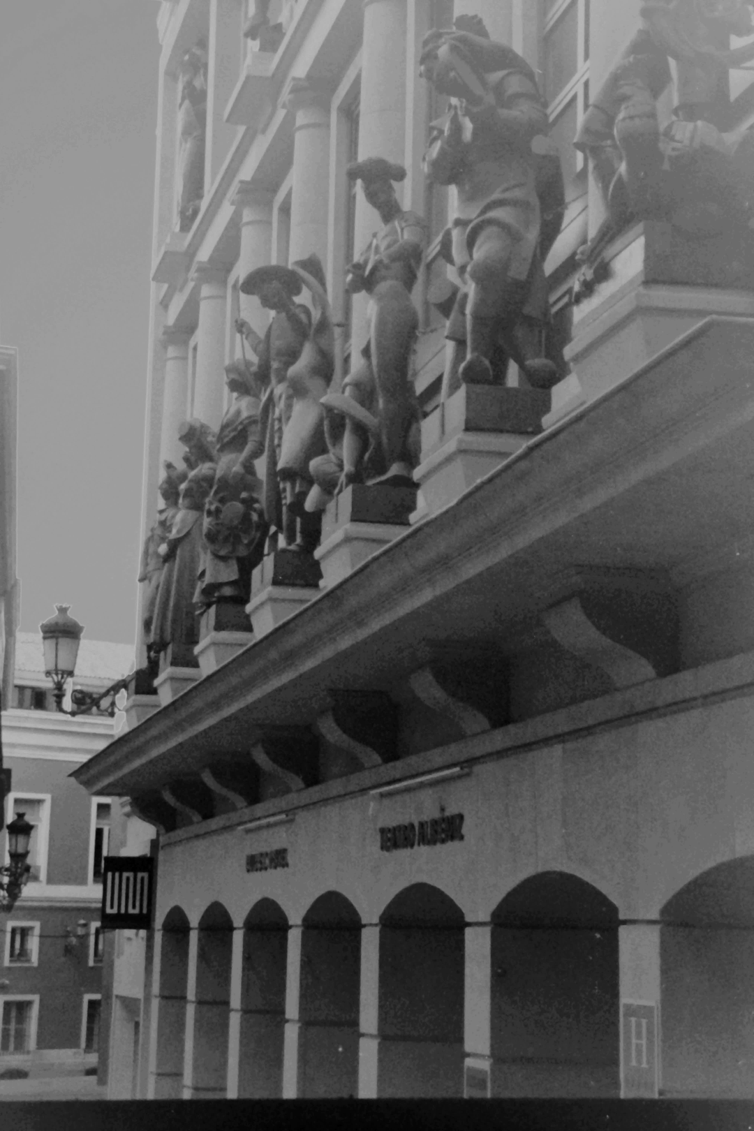  Ángel Ferrant's wooden automatons on the Albéniz facade (c) pmartinasi