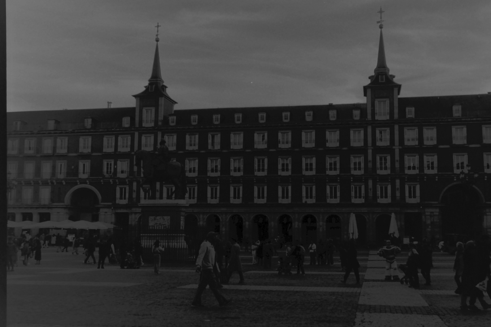  Daily life at the Madrid's Main square (c) pmartinasi