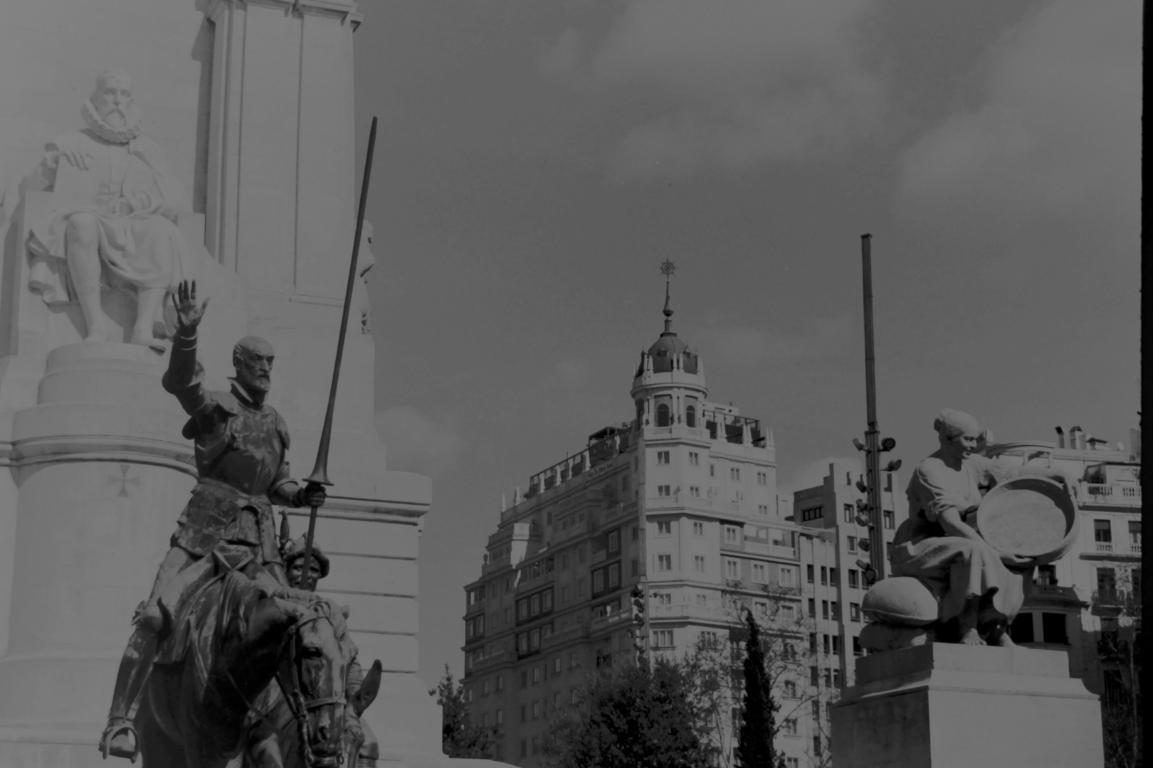  Monument to Cervantes in the middle of Plaza España, Madrid (c) pmartinasi