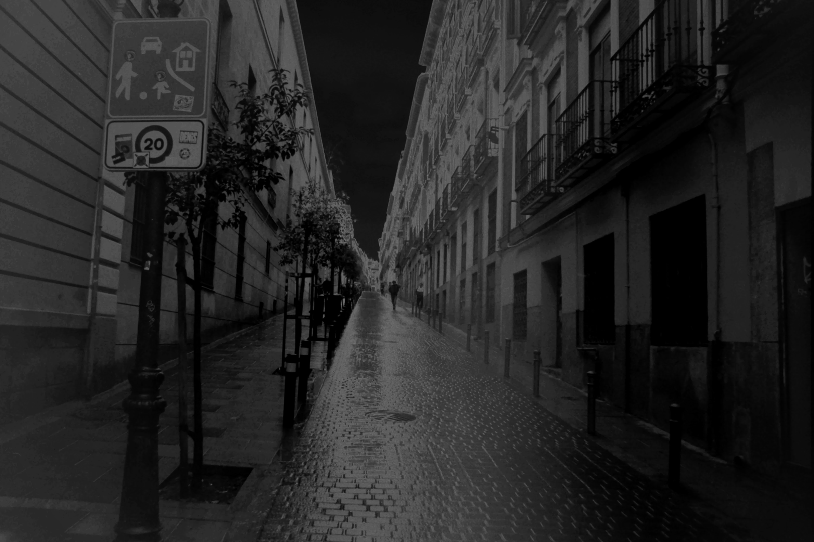  Street views at Malasaña, Madrid, on a 35mm camera (c) pmartinasi
