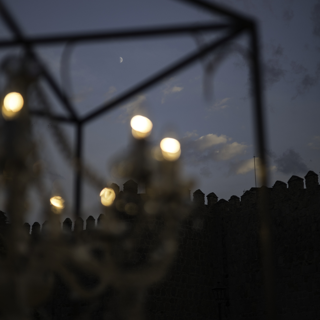   Ávila Enlight transforms San Vicente Garden into a magical night show with lights, projections, music, and heritage on August 1–2, celebrating Ávila's history and beauty. (c) pmartinasi