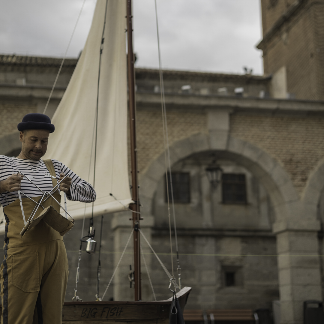  XIII International Circus Festival of Castilla y Leon. Cirque au Carre, showing up: "Big Fish". Avila, August 28-31, 2025. Organized by Junta de Castilla y Leon. (c) pmartinasi