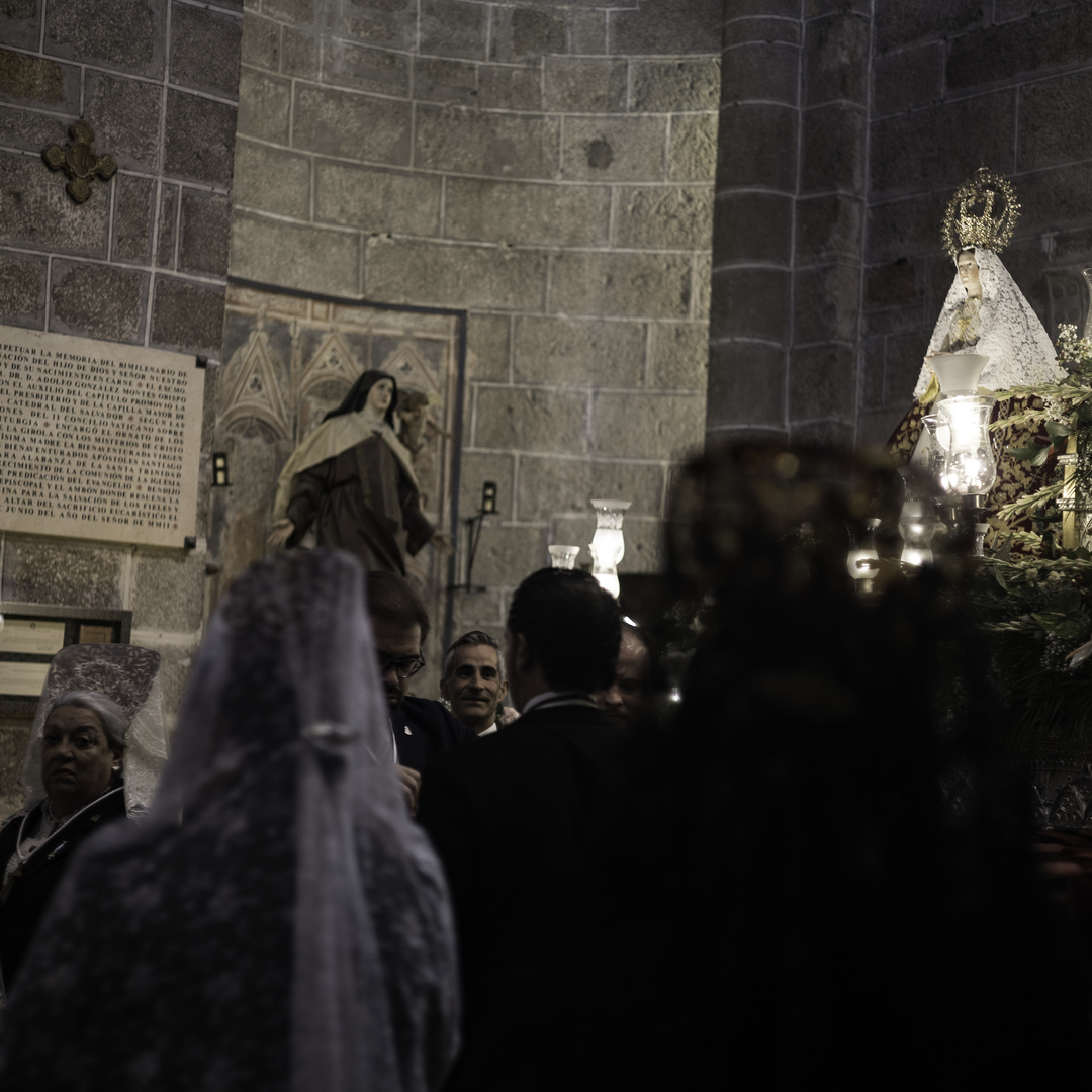  A solemn religious procession in honour of Saint Teresa of Ávila, held in the historic city of Ávila, Spain. Devotees gather both inside the church and through the old town streets to pay tribute to the revered saint. October 2025. (c) pmartinasi