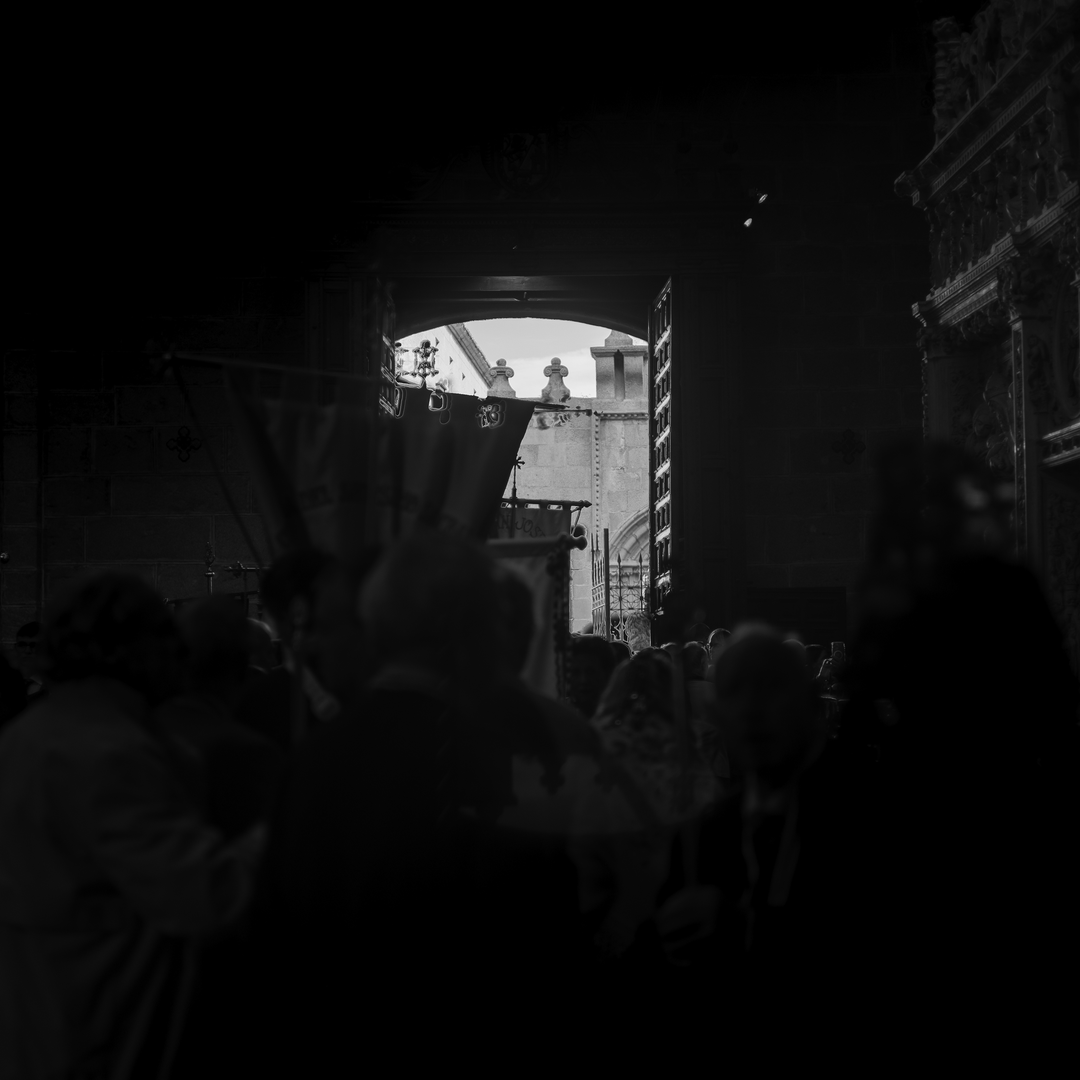  A solemn religious procession in honour of Saint Teresa of Ávila, held in the historic city of Ávila, Spain. Devotees gather both inside the church and through the old town streets to pay tribute to the revered saint. October 2025. (c) pmartinasi