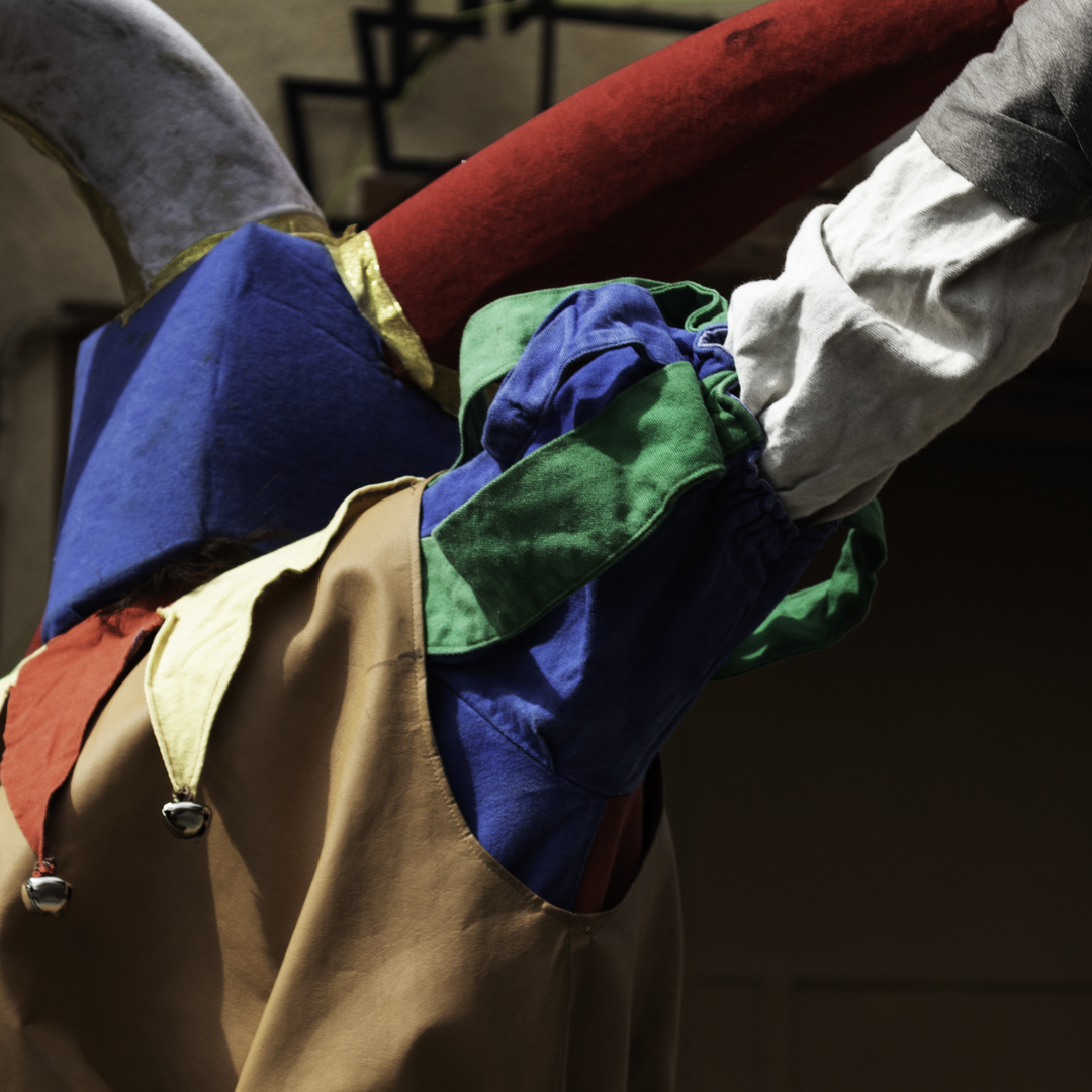 Juggler [ from @human_no_limits ] doing his performance at the medieval market and fair in Oropesa, Toledo, Spain. (c) pmartinasi