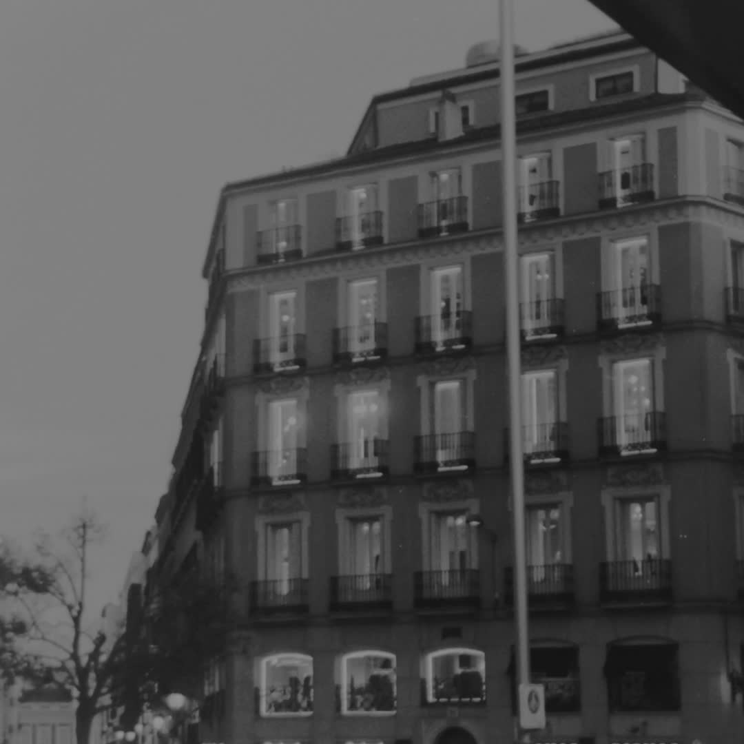  Callao Square on a daily moment, on a 35mm camera (c) pmartinasi