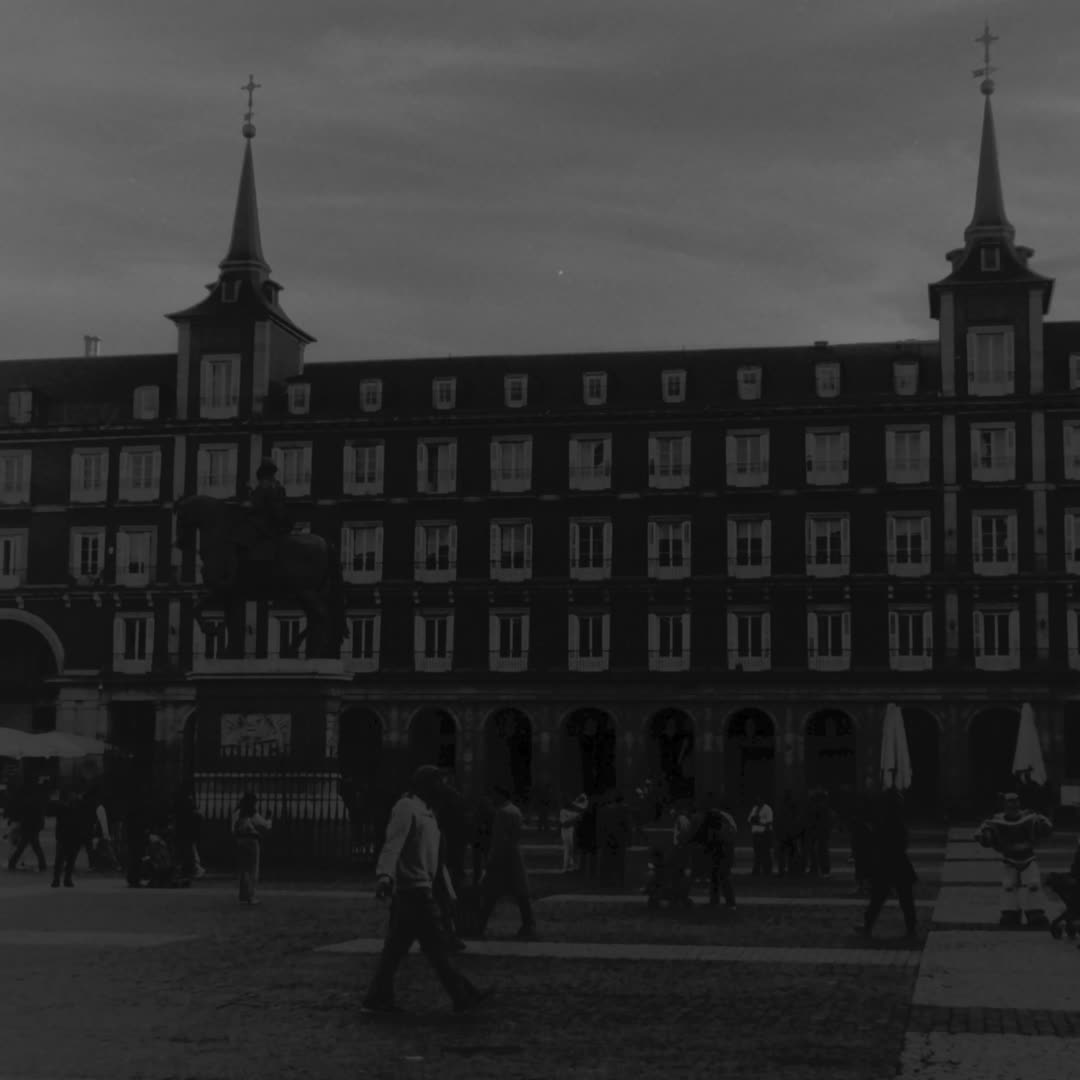 Daily life at the Madrid's Main square 